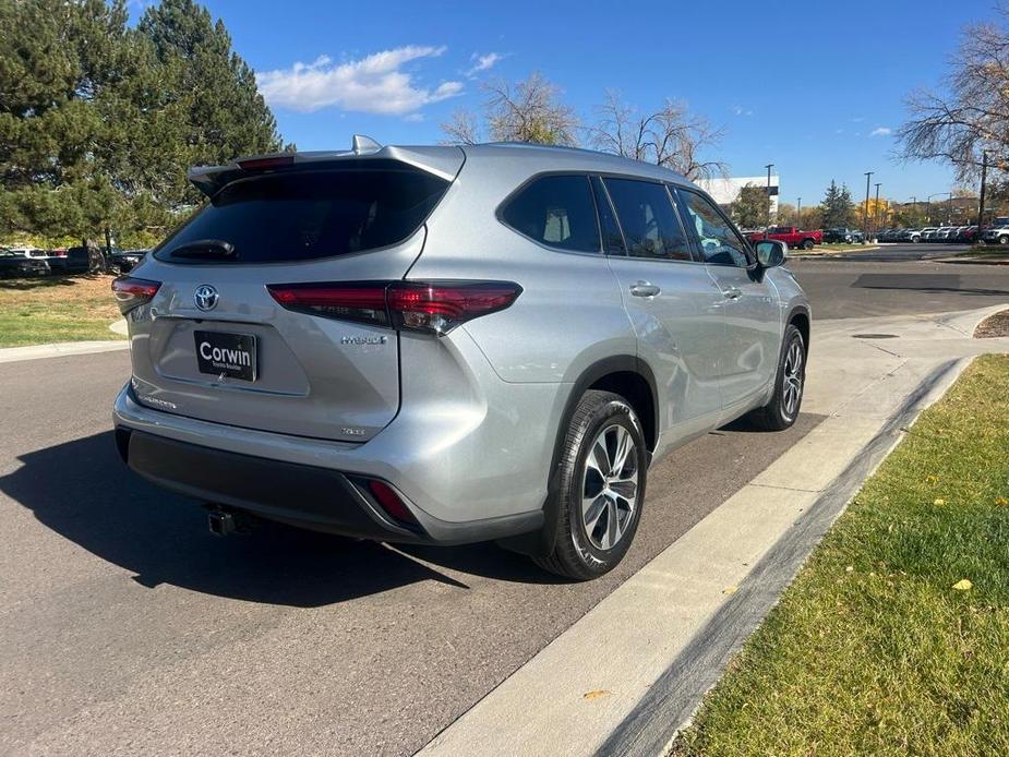 used 2021 Toyota Highlander Hybrid car, priced at $40,000