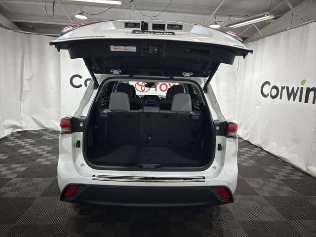 used 2022 Toyota Highlander Hybrid car, priced at $36,801