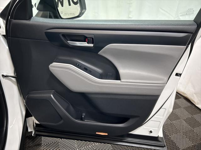used 2022 Toyota Highlander Hybrid car, priced at $36,801