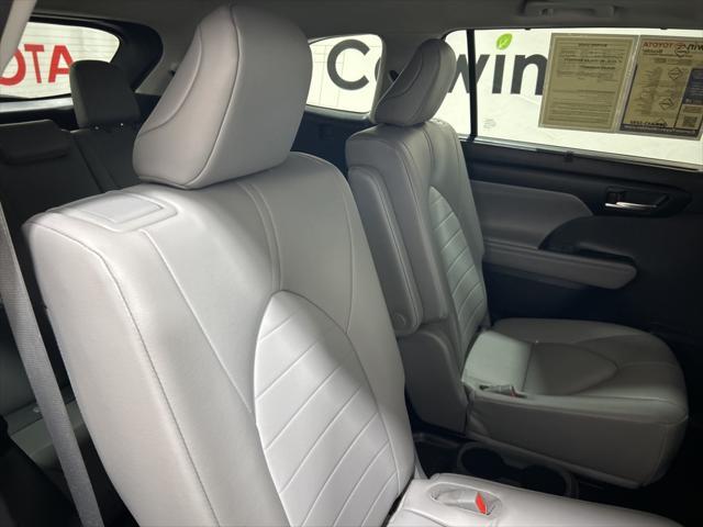 used 2022 Toyota Highlander Hybrid car, priced at $36,801