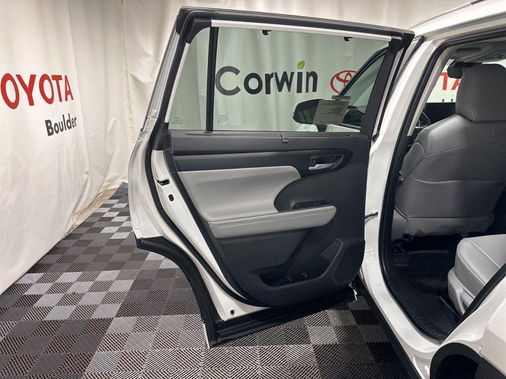 new 2026 Toyota Highlander car, priced at $48,713