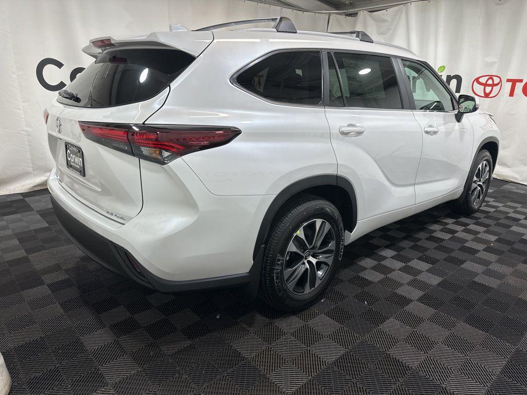 new 2026 Toyota Highlander car, priced at $48,713