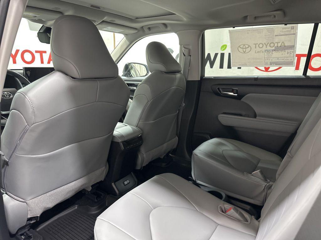 new 2026 Toyota Highlander car, priced at $48,713