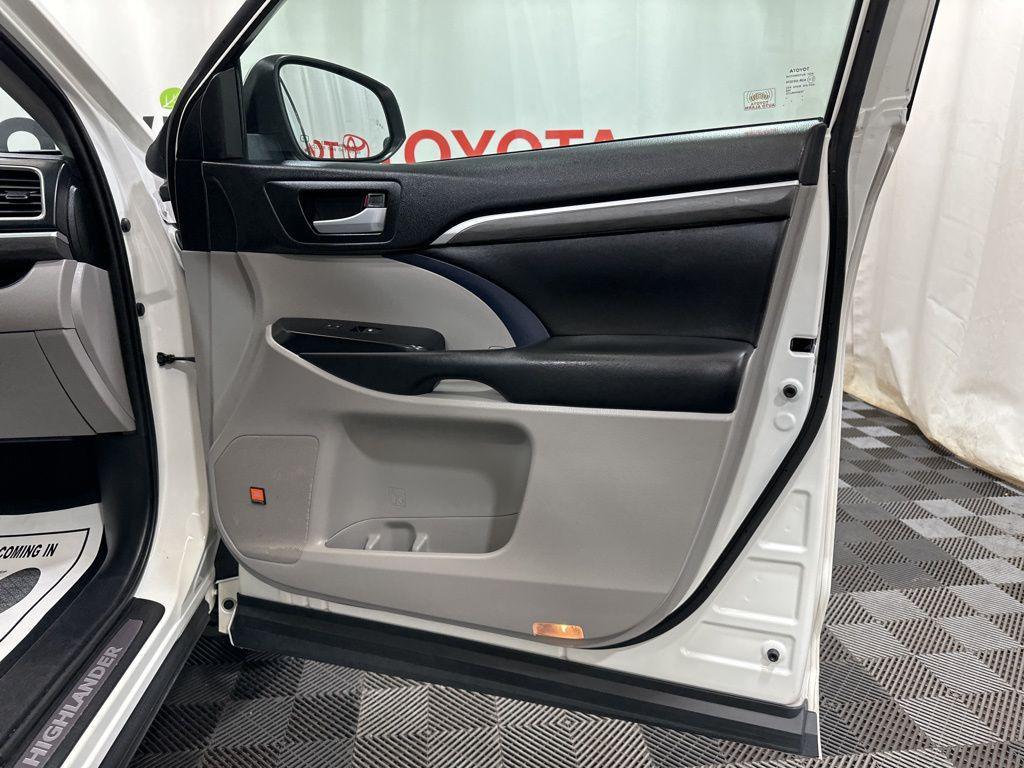 used 2019 Toyota Highlander car, priced at $29,700