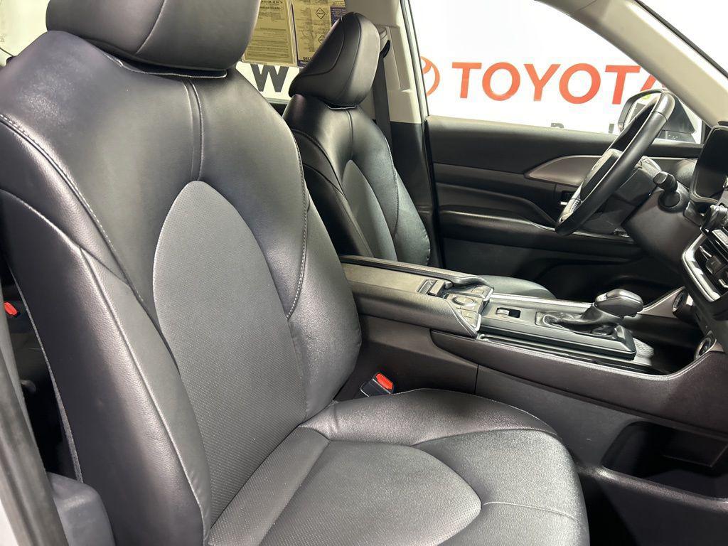 used 2025 Toyota Grand Highlander car, priced at $43,800