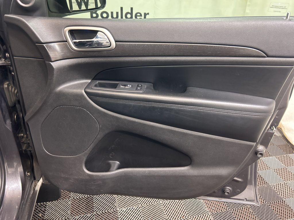 used 2017 Jeep Grand Cherokee car, priced at $12,900