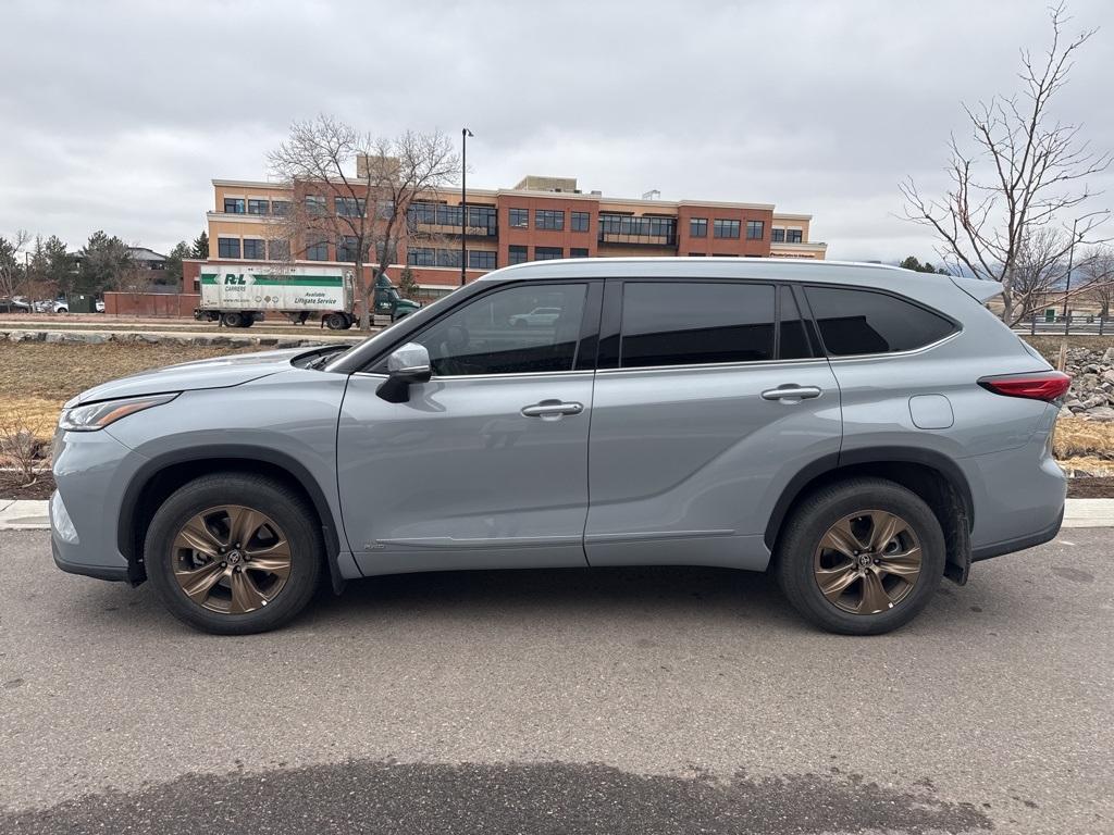 used 2022 Toyota Highlander Hybrid car, priced at $41,900