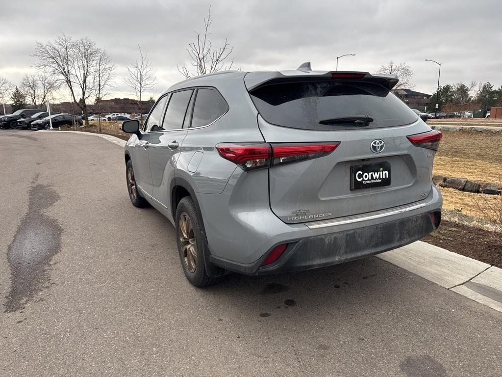 used 2022 Toyota Highlander Hybrid car, priced at $41,900