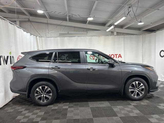used 2024 Toyota Highlander car, priced at $40,500