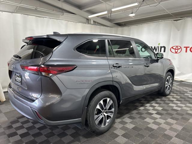 used 2024 Toyota Highlander car, priced at $40,500