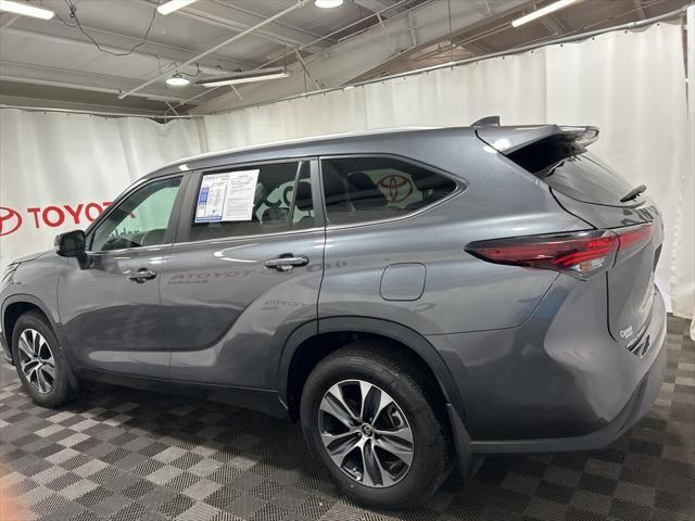 used 2024 Toyota Highlander car, priced at $40,500