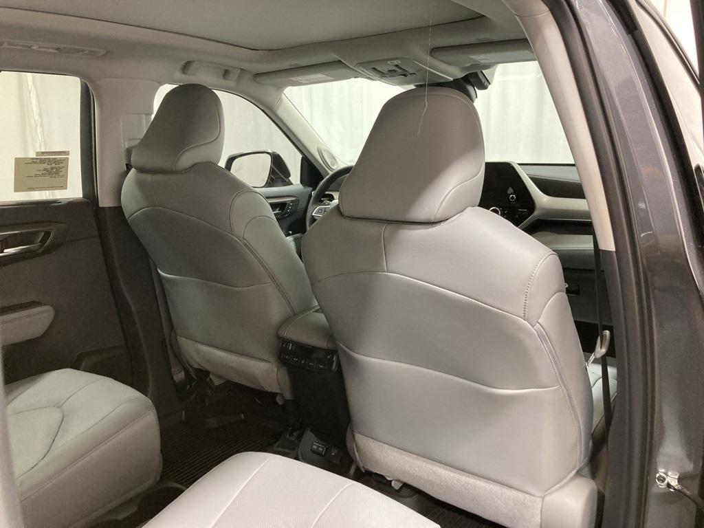 new 2025 Toyota Highlander Hybrid car, priced at $60,621