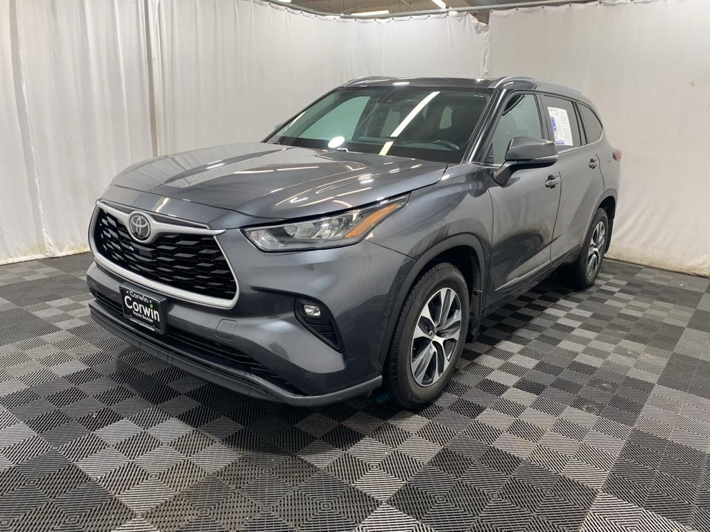 used 2020 Toyota Highlander car, priced at $29,418