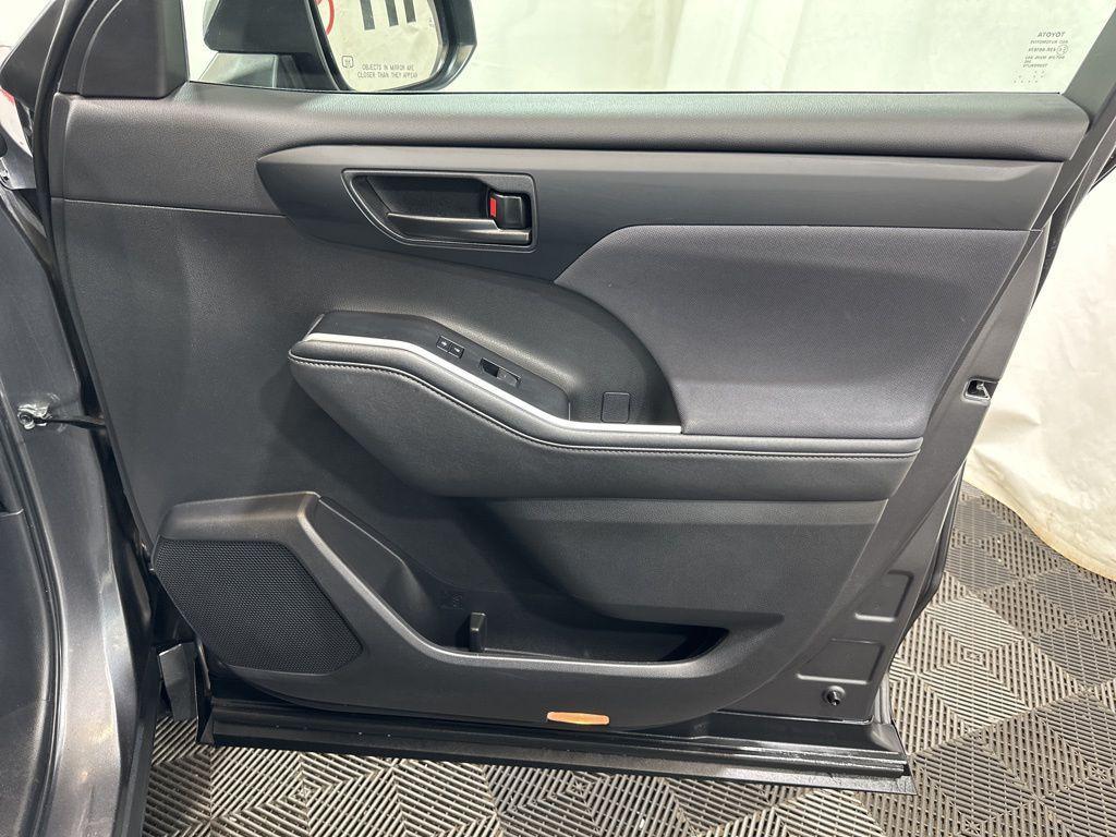 used 2024 Toyota Highlander car, priced at $32,650