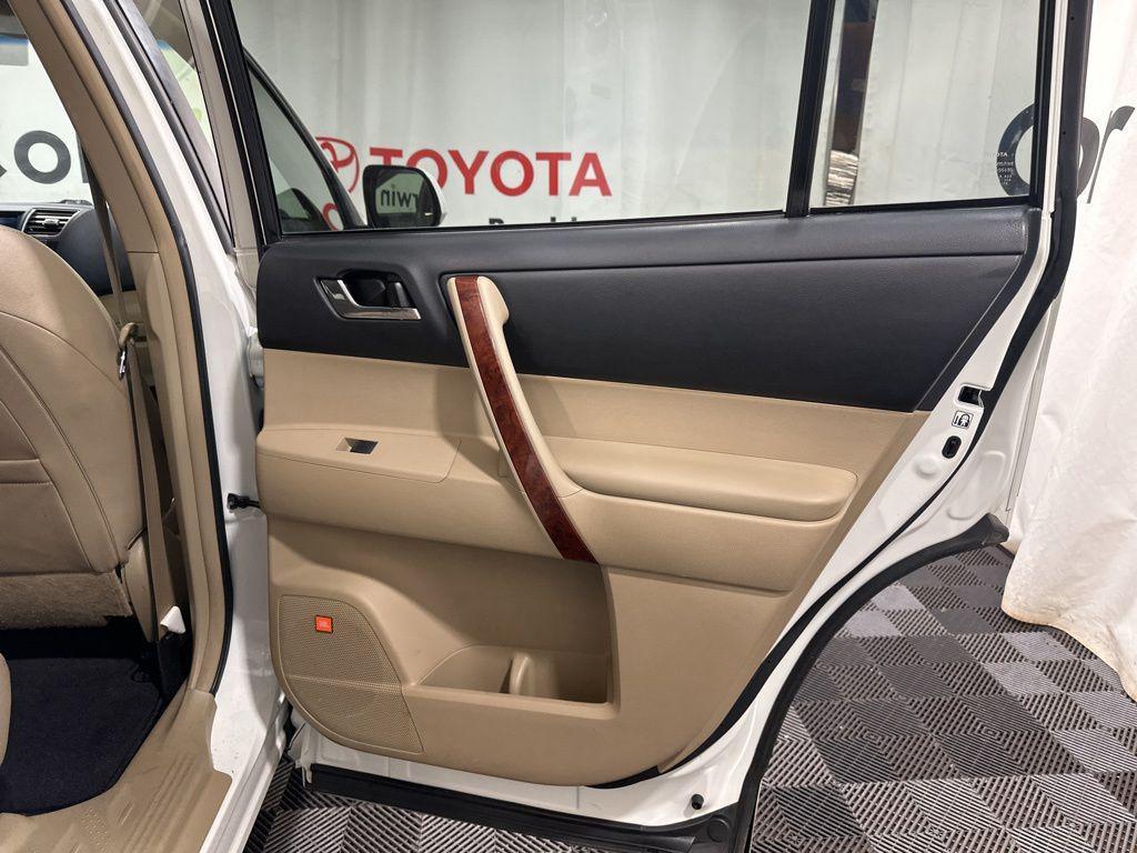 used 2013 Toyota Highlander Hybrid car, priced at $19,000
