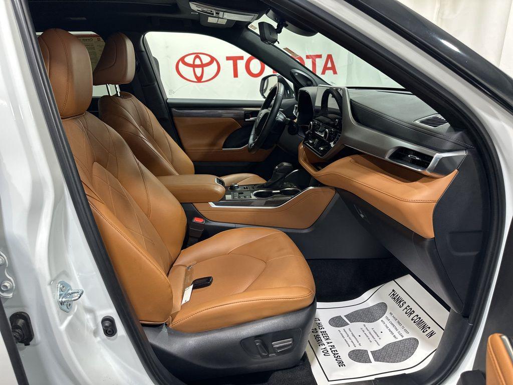 used 2025 Toyota Highlander car, priced at $51,450