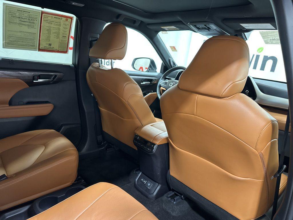 used 2025 Toyota Highlander car, priced at $51,450