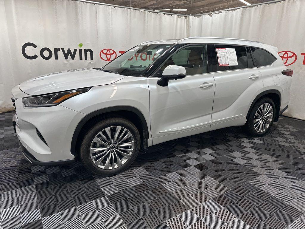 used 2025 Toyota Highlander car, priced at $51,450