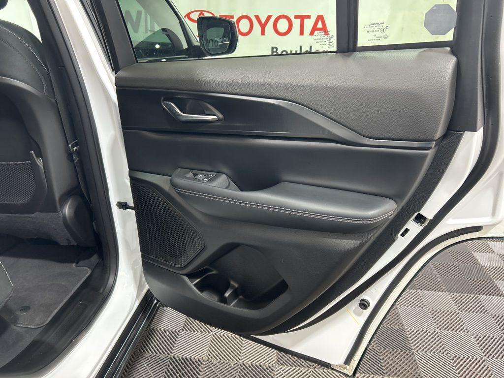 used 2024 Jeep Grand Cherokee car, priced at $32,400