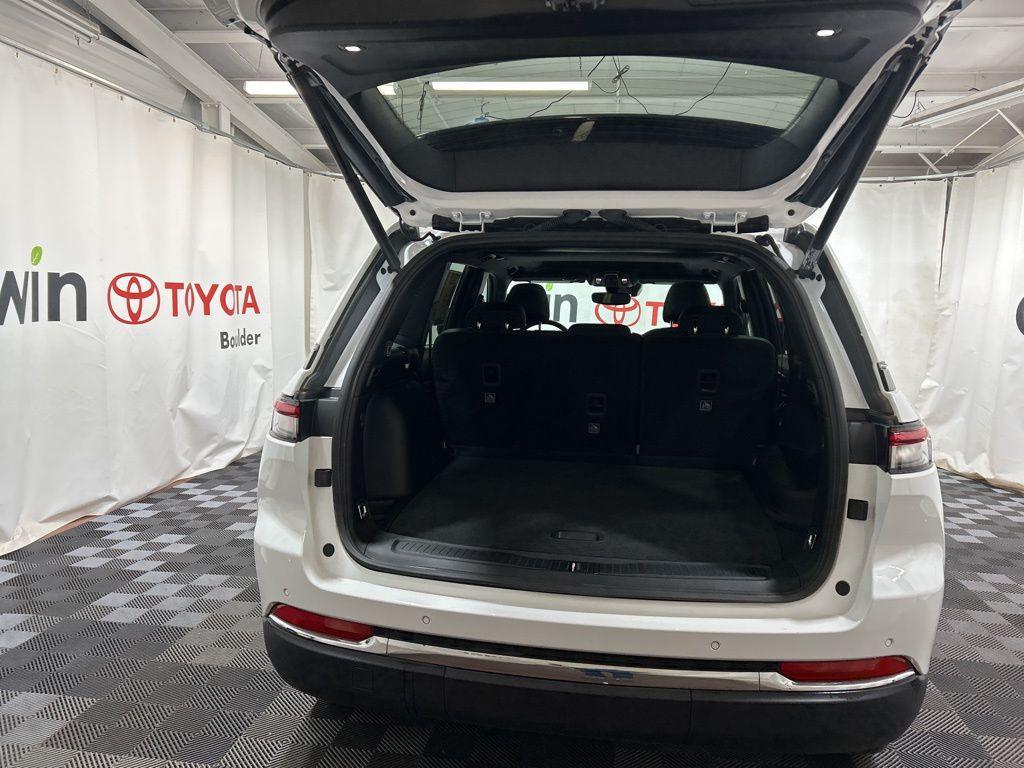 used 2024 Jeep Grand Cherokee car, priced at $32,400