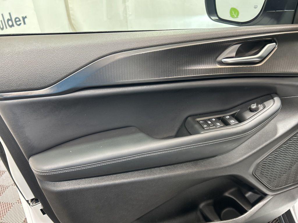 used 2024 Jeep Grand Cherokee car, priced at $32,400