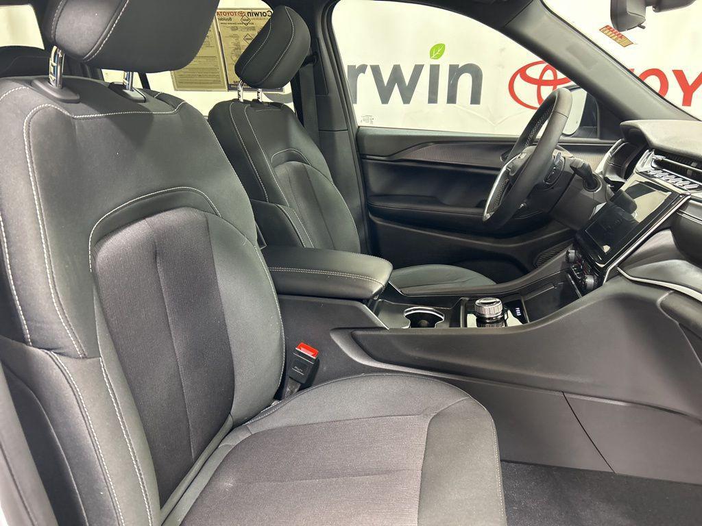 used 2024 Jeep Grand Cherokee car, priced at $32,400