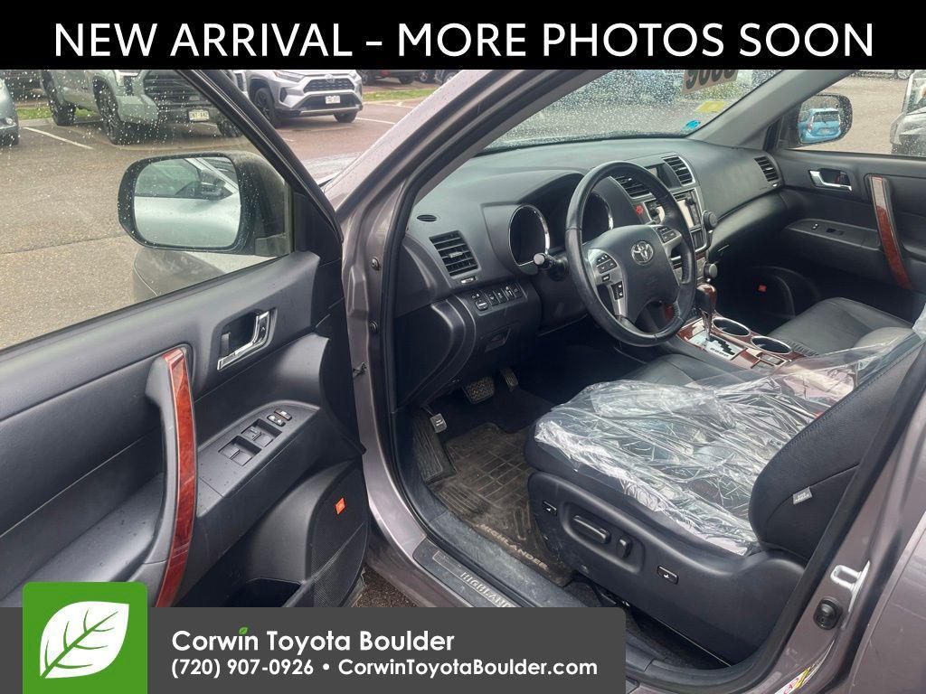 used 2013 Toyota Highlander Hybrid car, priced at $11,900