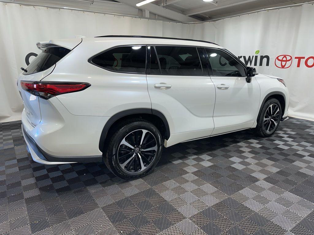 used 2021 Toyota Highlander car, priced at $29,900