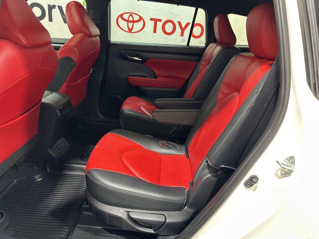 used 2021 Toyota Highlander car, priced at $27,250