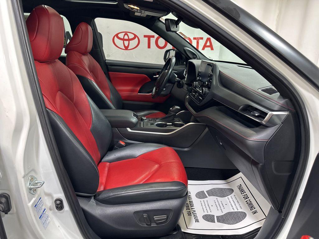 used 2021 Toyota Highlander car, priced at $29,900