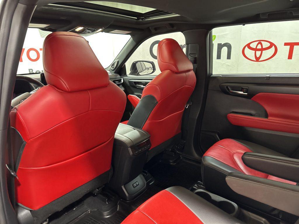 used 2021 Toyota Highlander car, priced at $27,250