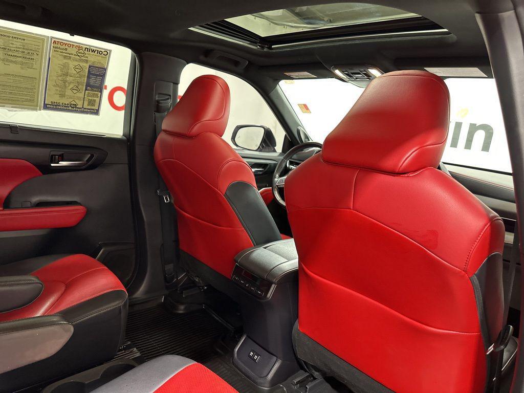 used 2021 Toyota Highlander car, priced at $29,900