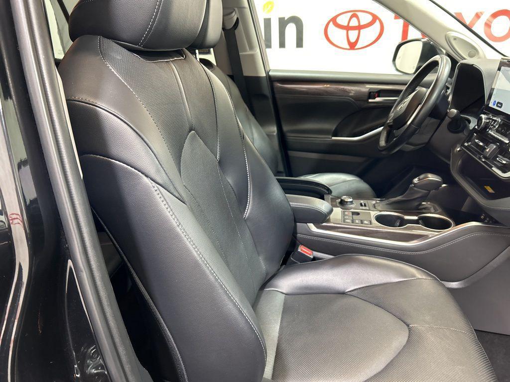 used 2023 Toyota Highlander car, priced at $42,500