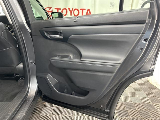 used 2024 Toyota Highlander car, priced at $41,650
