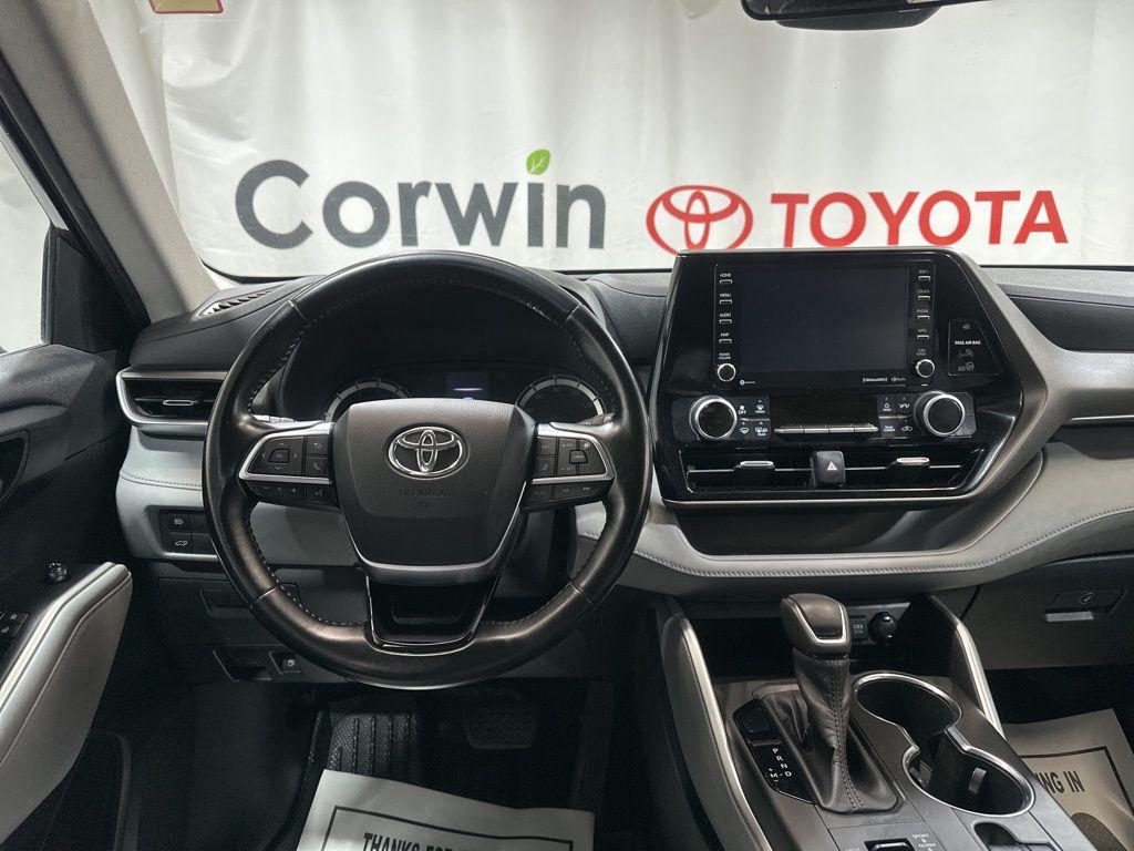 used 2020 Toyota Highlander car, priced at $28,000