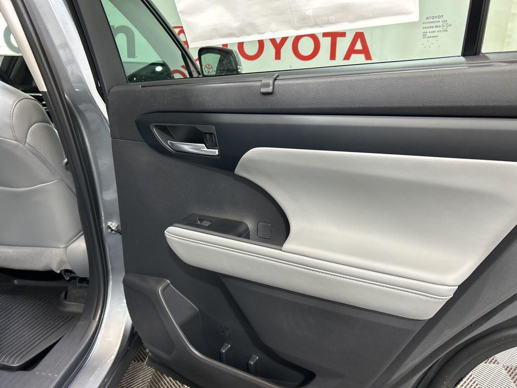new 2026 Toyota Highlander car, priced at $49,122