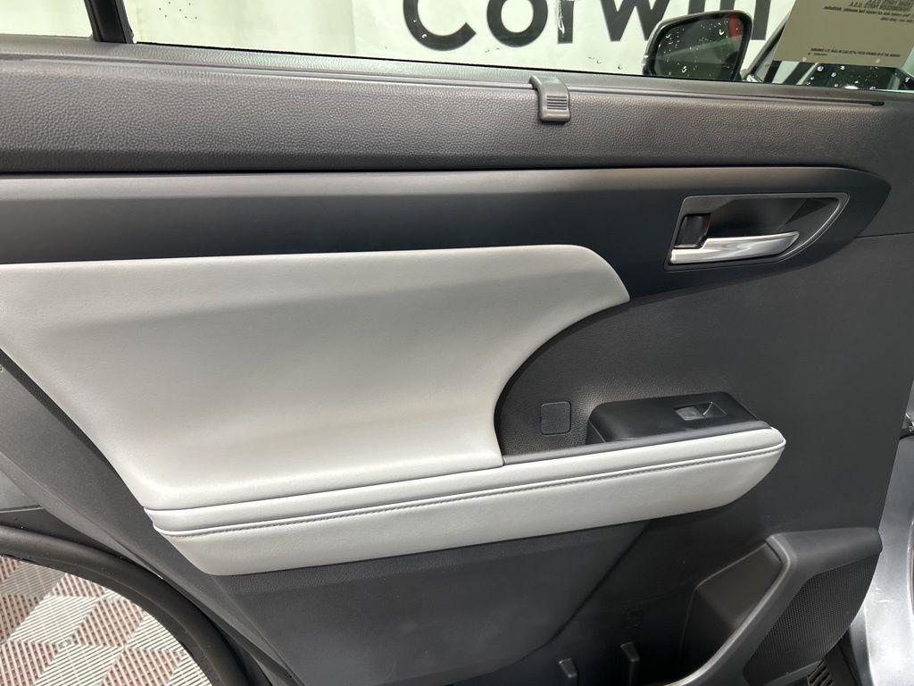 new 2026 Toyota Highlander car, priced at $49,122