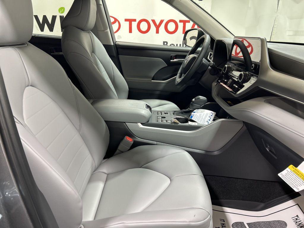 new 2026 Toyota Highlander car, priced at $49,122