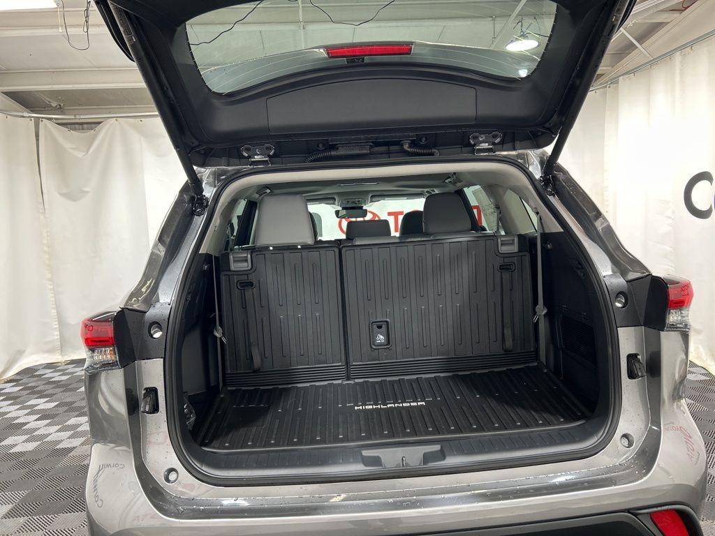 new 2026 Toyota Highlander car, priced at $49,122