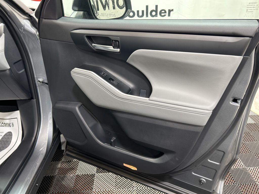 new 2026 Toyota Highlander car, priced at $49,122