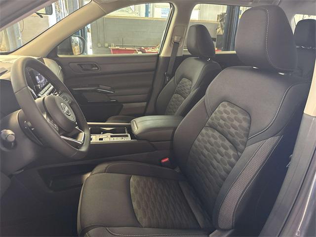 new 2025 Nissan Pathfinder car, priced at $33,657