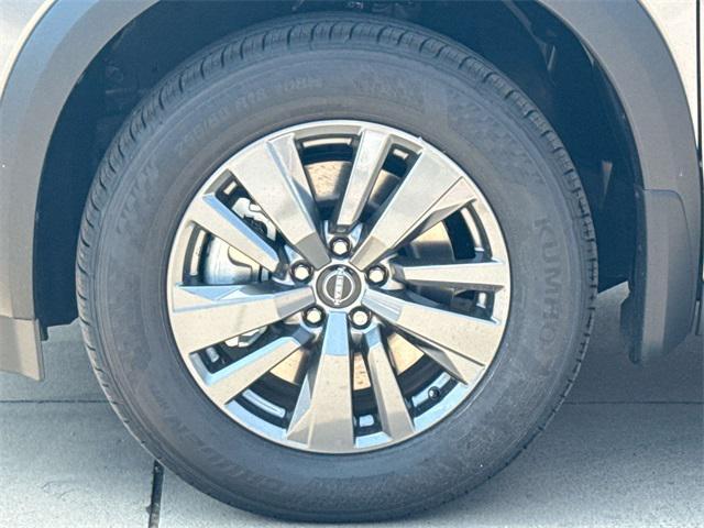 new 2025 Nissan Pathfinder car, priced at $33,657