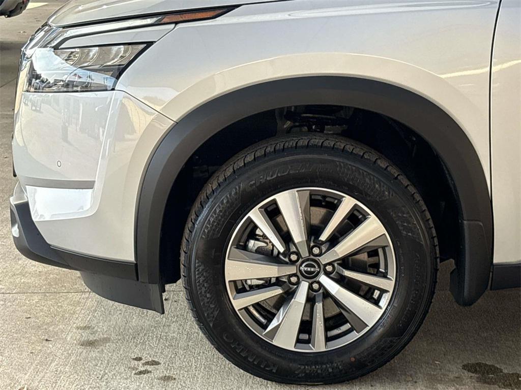 new 2025 Nissan Pathfinder car, priced at $32,423