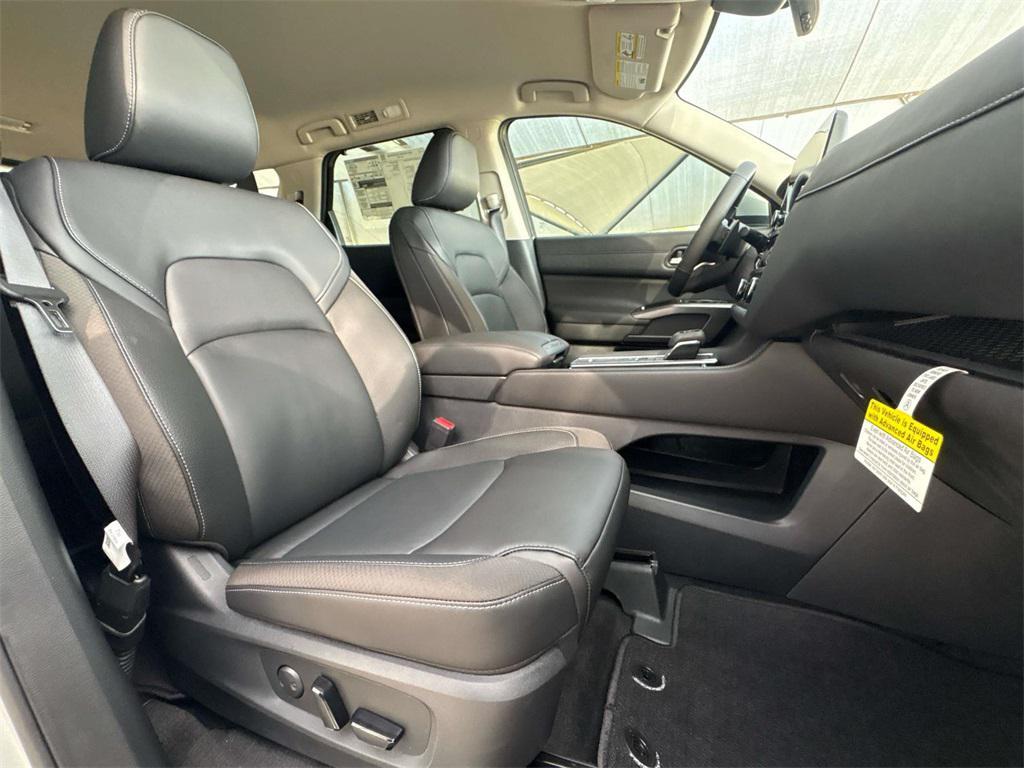 new 2025 Nissan Pathfinder car, priced at $32,423