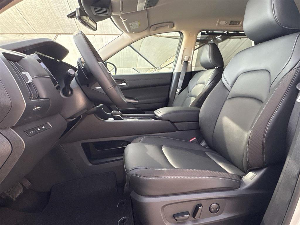 new 2025 Nissan Pathfinder car, priced at $32,423