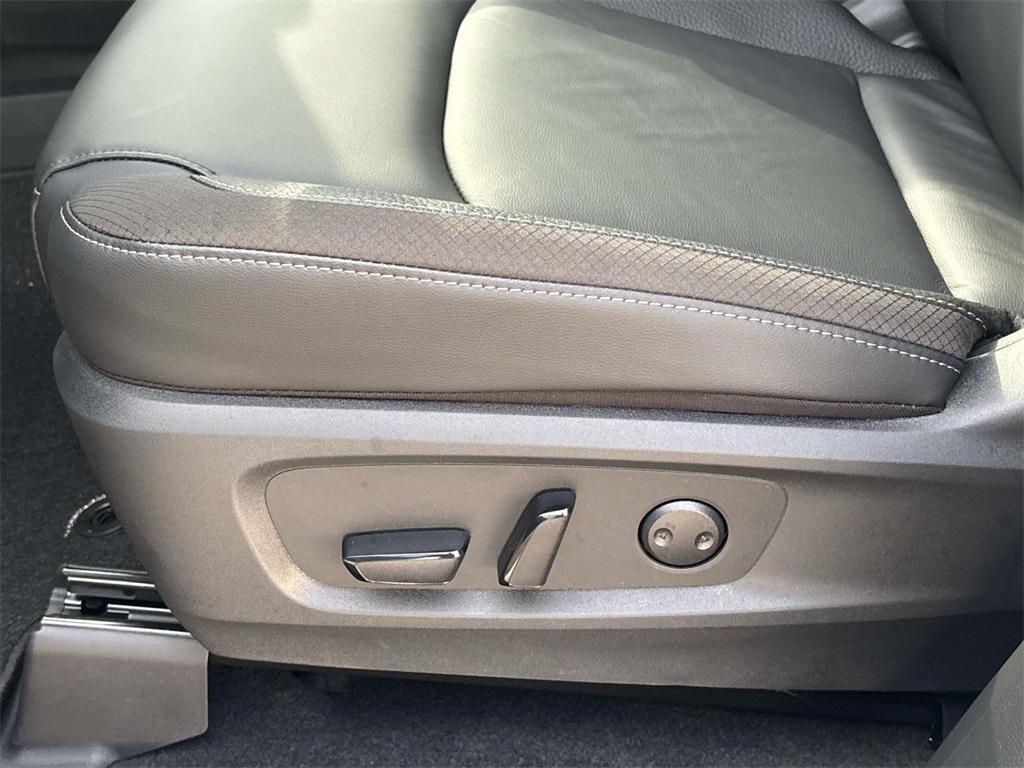 new 2025 Nissan Pathfinder car, priced at $32,423