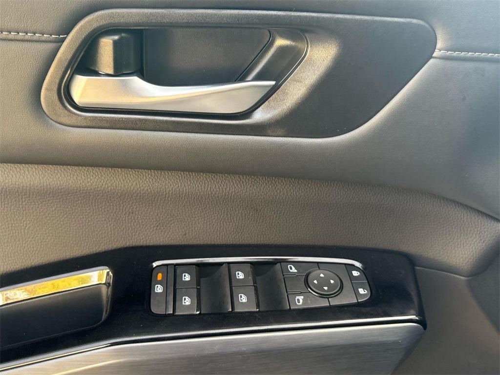 new 2025 Nissan Pathfinder car, priced at $32,423