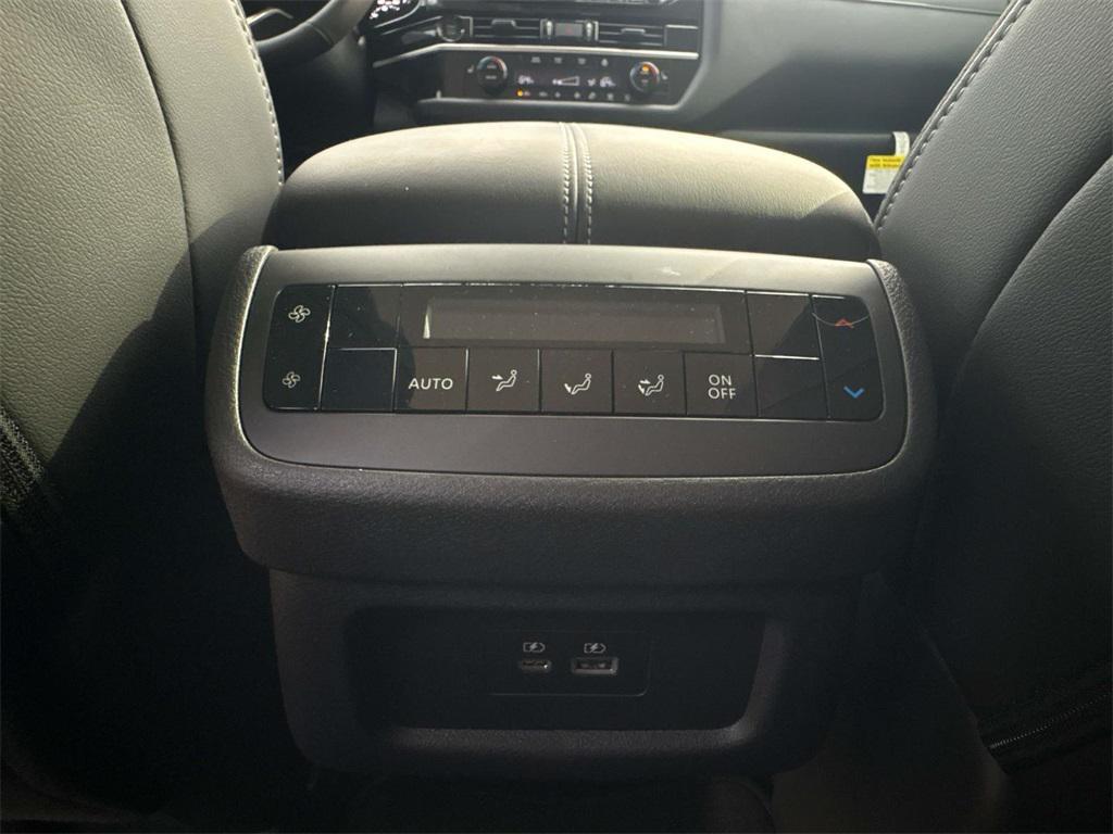 new 2025 Nissan Pathfinder car, priced at $32,423