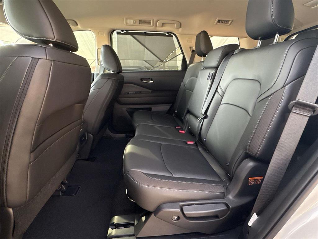 new 2025 Nissan Pathfinder car, priced at $32,423