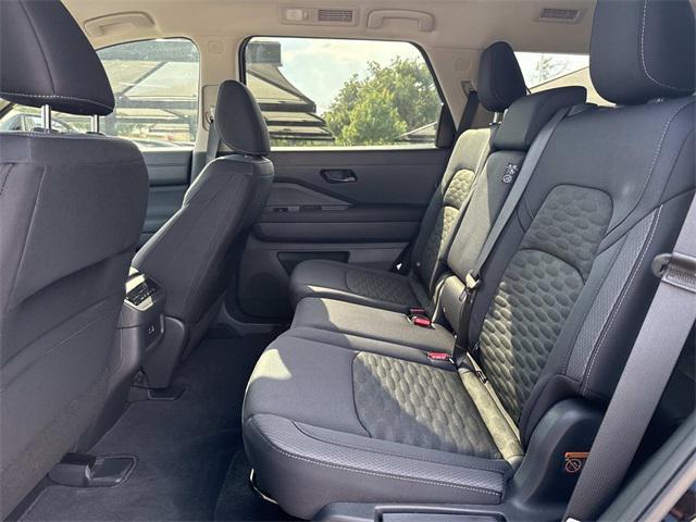 new 2025 Nissan Pathfinder car, priced at $33,657